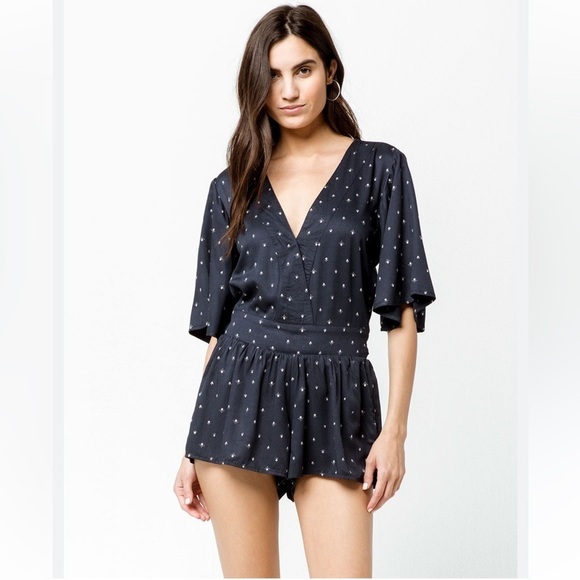 NWT O'NEILL Gabriella Open Back Flutter Sleeve Romper Navy Size Small - Picture 1 of 10